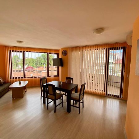 Cozy Apartment In The Center Of Приморско Экстерьер фото