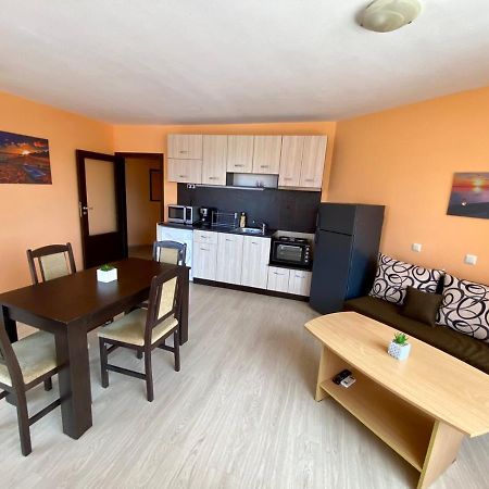 Cozy Apartment In The Center Of Приморско Экстерьер фото