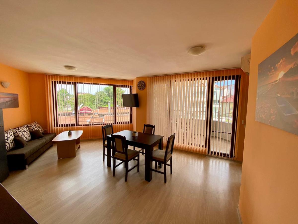 Cozy Apartment In The Center Of Приморско Экстерьер фото