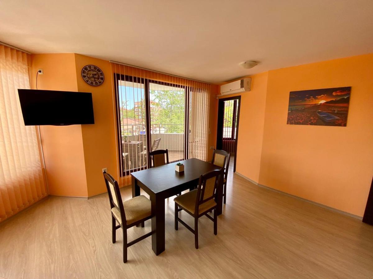 Cozy Apartment In The Center Of Приморско Экстерьер фото