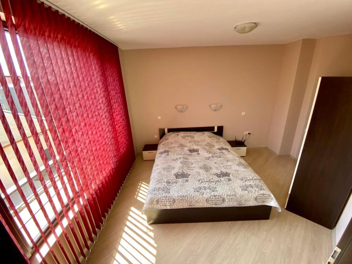 Cozy Apartment In The Center Of Приморско Экстерьер фото
