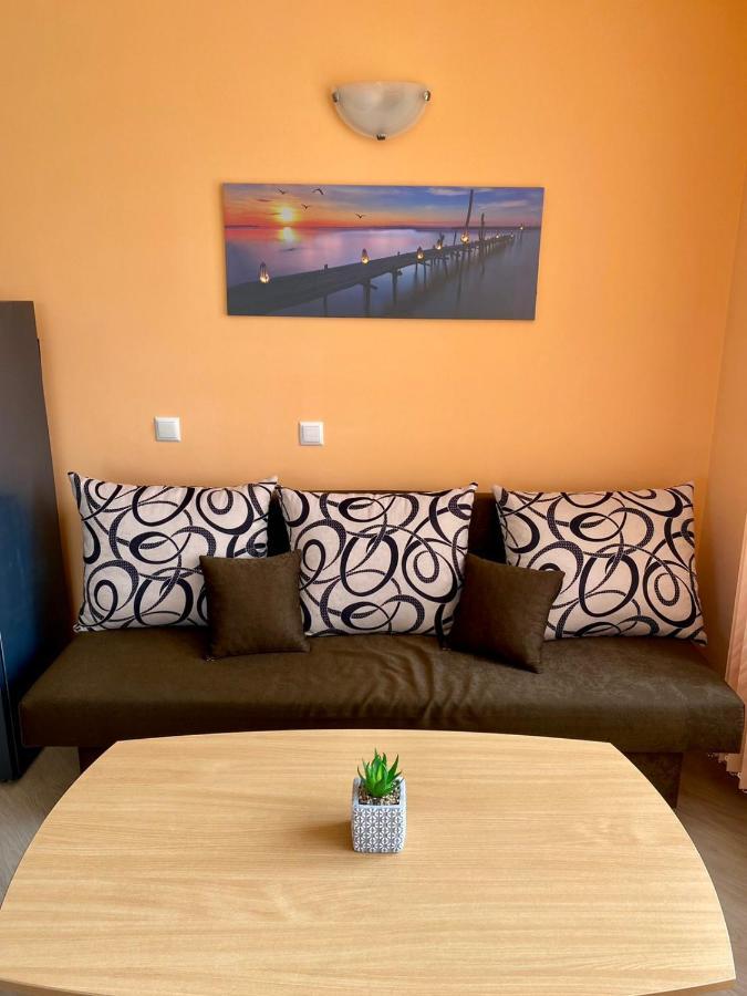 Cozy Apartment In The Center Of Приморско Экстерьер фото