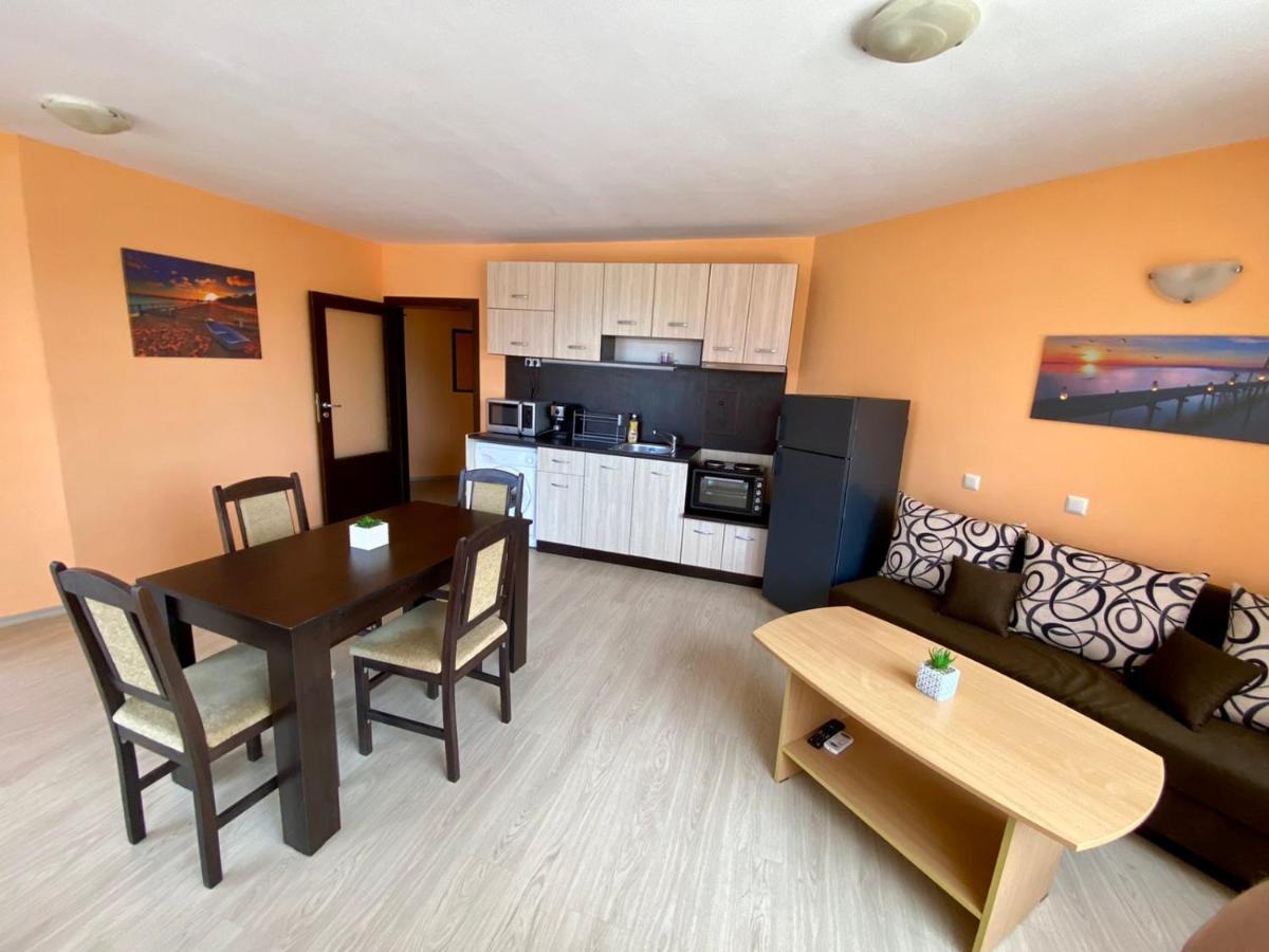 Cozy Apartment In The Center Of Приморско Экстерьер фото