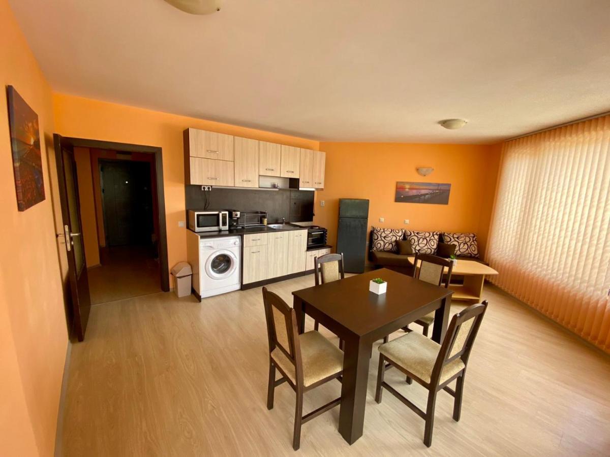 Cozy Apartment In The Center Of Приморско Экстерьер фото