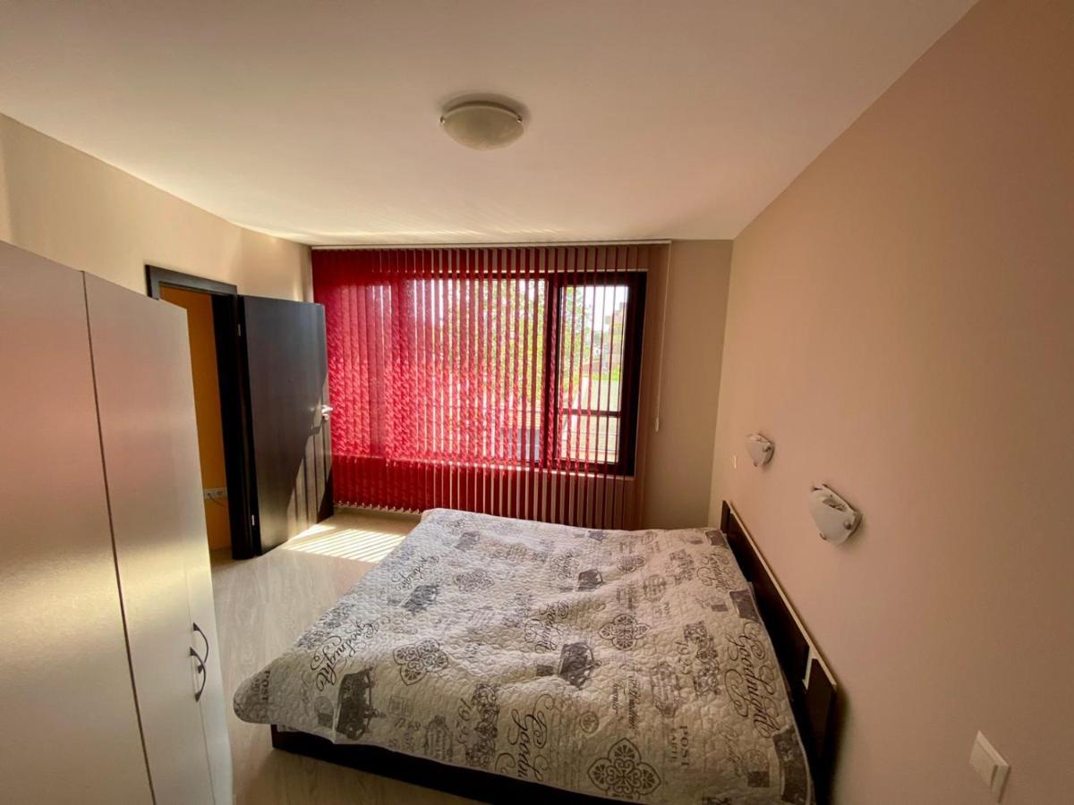 Cozy Apartment In The Center Of Приморско Экстерьер фото