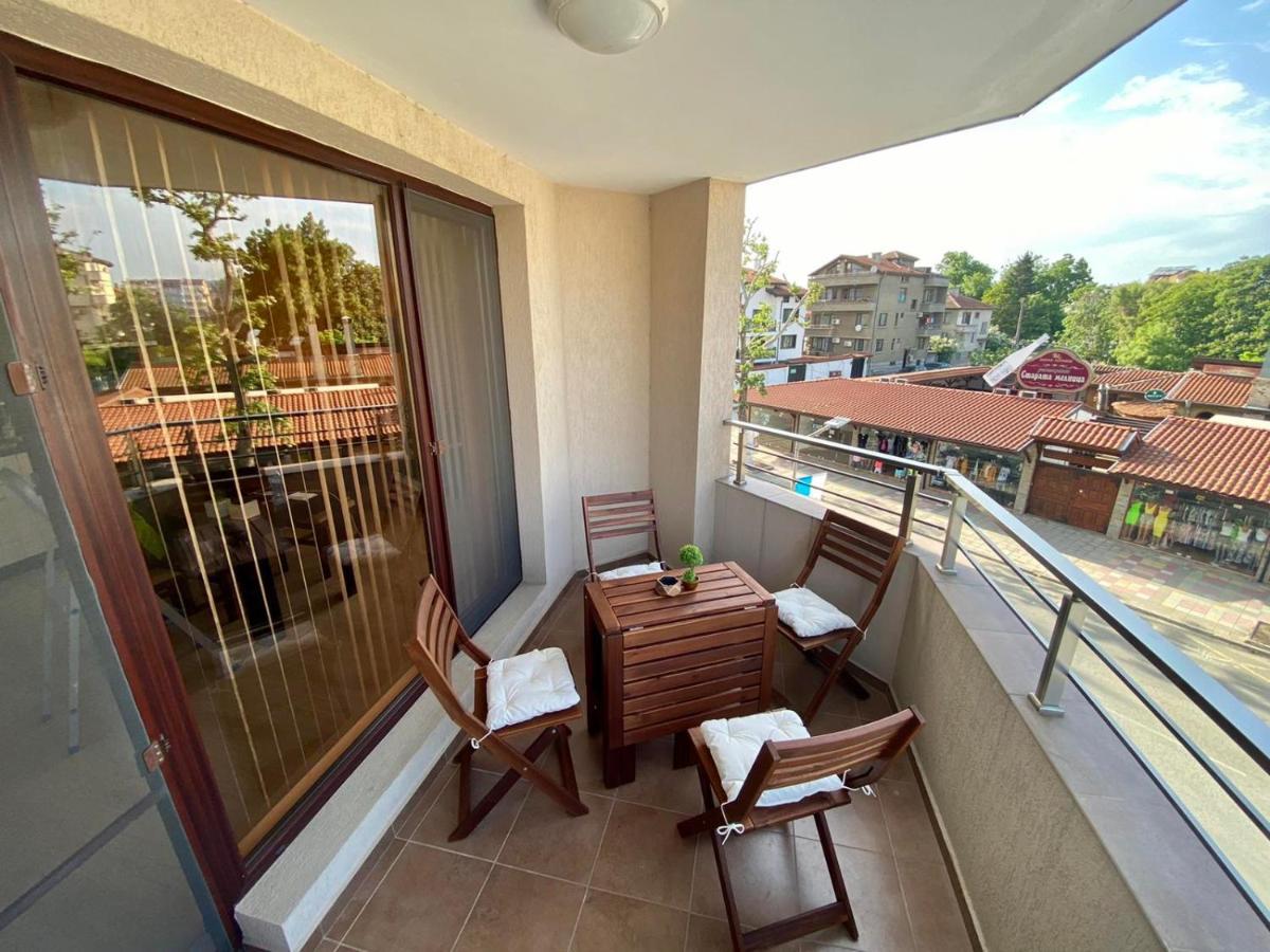 Cozy Apartment In The Center Of Приморско Экстерьер фото