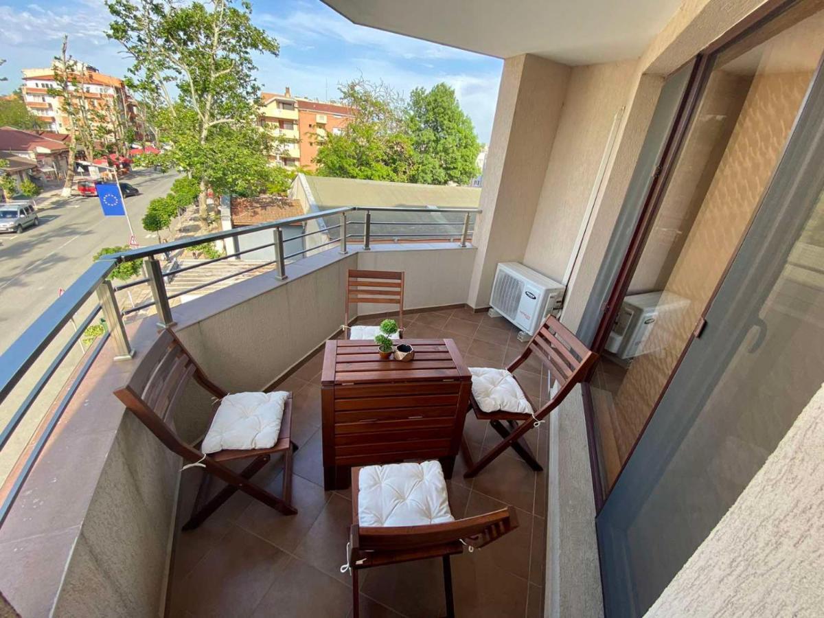 Cozy Apartment In The Center Of Приморско Экстерьер фото