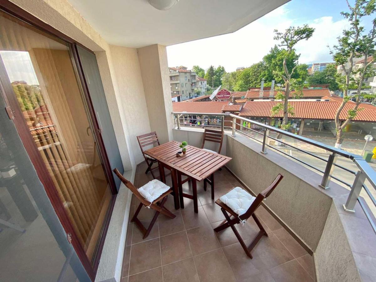 Cozy Apartment In The Center Of Приморско Экстерьер фото